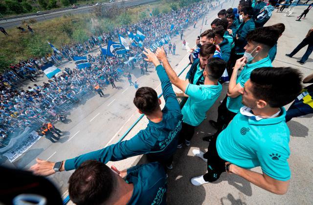 完美世界竞技平台官方版-武磊西乙毕业快乐 Back to the first your papá！